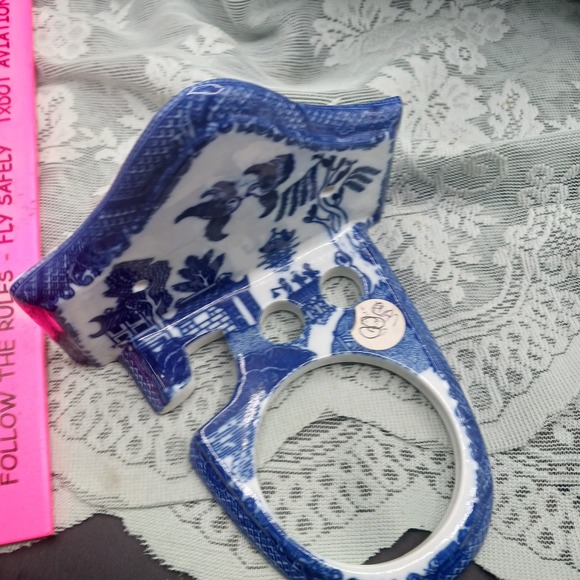 VTG Delft Blue style Toothbrush Cup Holder Wall Mnt Porcelain fishing village - Picture 3 of 13